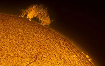 Braccio di ferro sul Sole